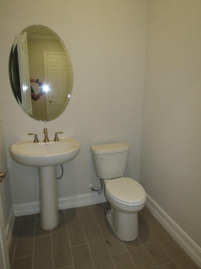 Building Photo - 608 Maraviya Blvd