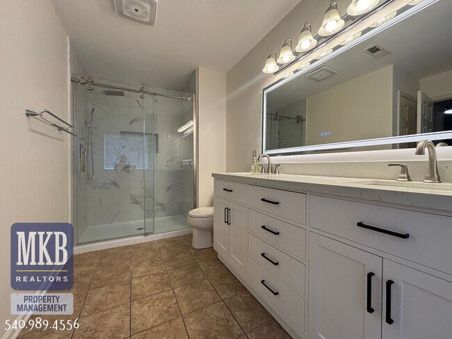 Building Photo - 6423 Westshire Ct