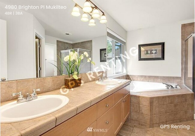 Building Photo - 4980 Brighton Pl