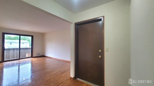 Building Photo - 505 Lincoln Blvd