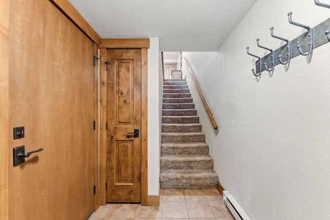 Building Photo - Breck 3-bedroom home with views! 12 month lease!