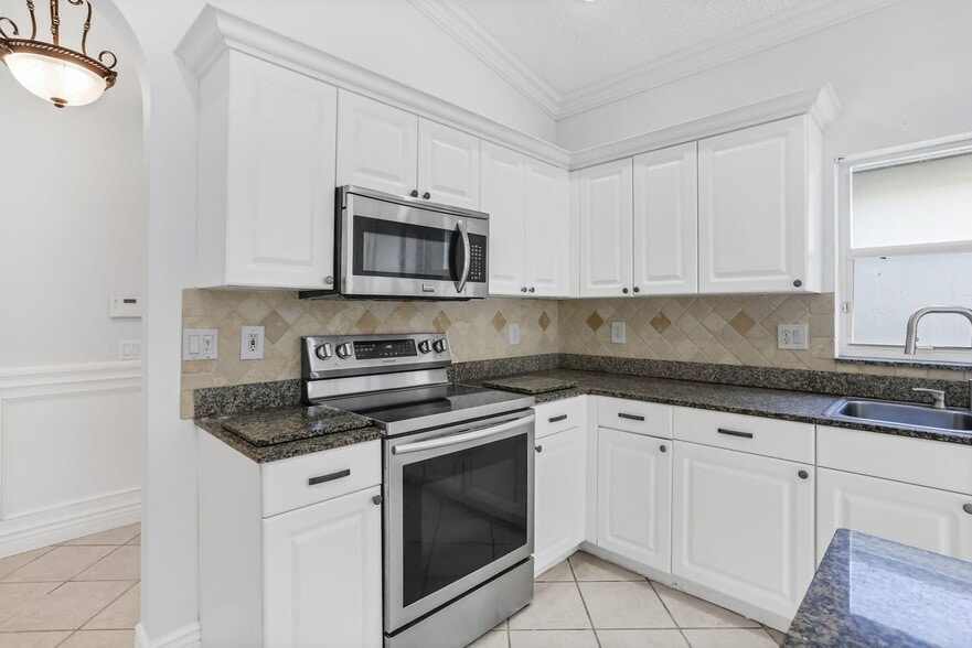 Building Photo - 7607 Colony Lake Dr