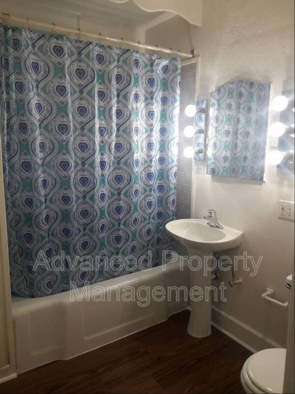 Building Photo - 3225 W McKinley Blvd