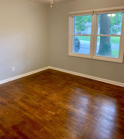 Front Middle Bedroom (2) - 3166 S Parkview Ave
