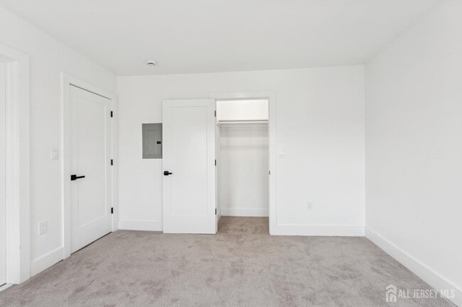 Building Photo - 318 Seaman St