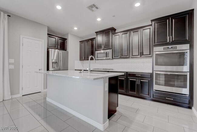 Building Photo - 965 Mossy Vale St