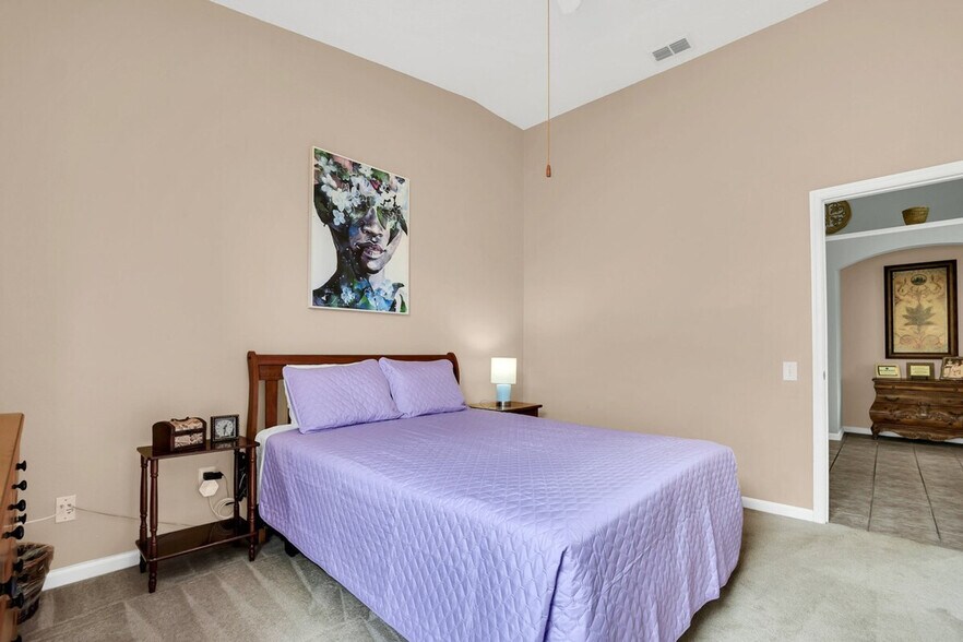 Building Photo - 8144 Fan Palm Way