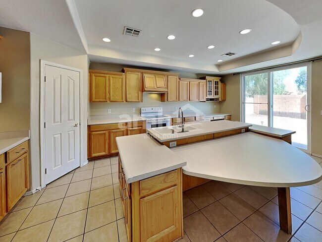 Building Photo - 6803 S 41st Ln