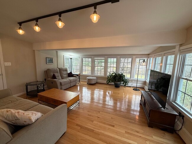 Building Photo - 4 Nelson Dr