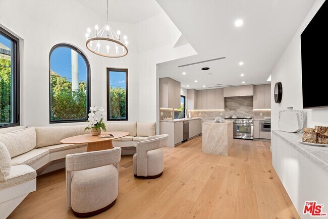 Building Photo - 100 S La Jolla Ave