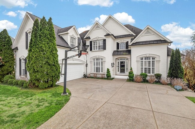 Building Photo - Beautiful 6BR Executive Brentwood Home with Pool