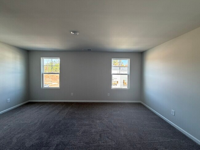 Building Photo - Carolina Springs