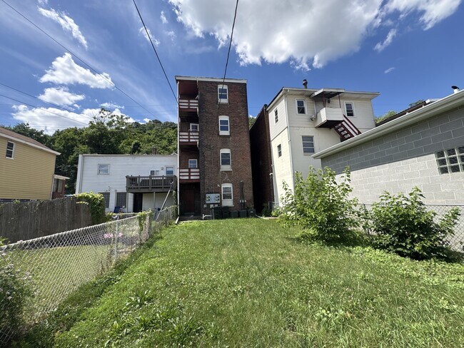 Building Photo - 1450 Fleming Ave