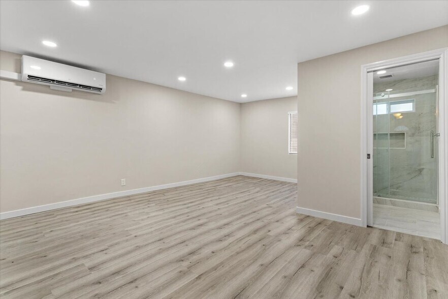 Building Photo - 3652 Fredonia Dr