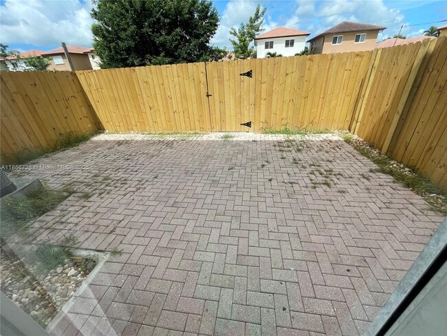 Building Photo - 968 NE 41st Pl