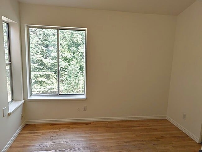 Building Photo - Recently Updated Pinebrook Home