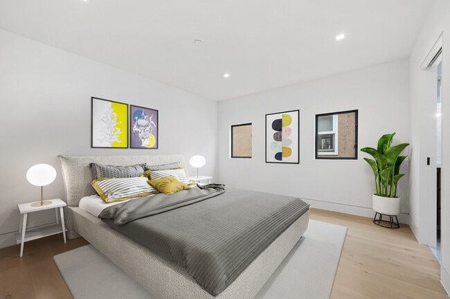 Building Photo - 121-121 139 39th St