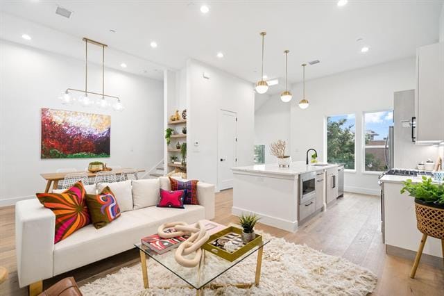 Building Photo - 4208 Live Oak St