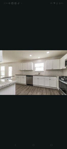 Building Photo - 552 Bridgeport Pl