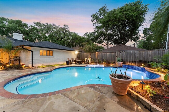 Building Photo - 5511 Queensloch Dr