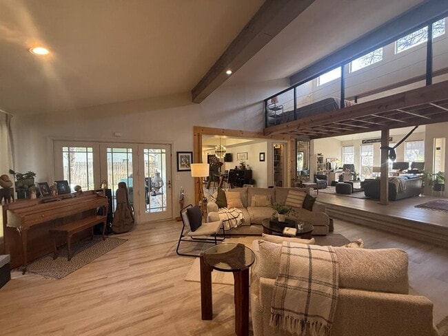 Building Photo - 1925 Plaza District Dr