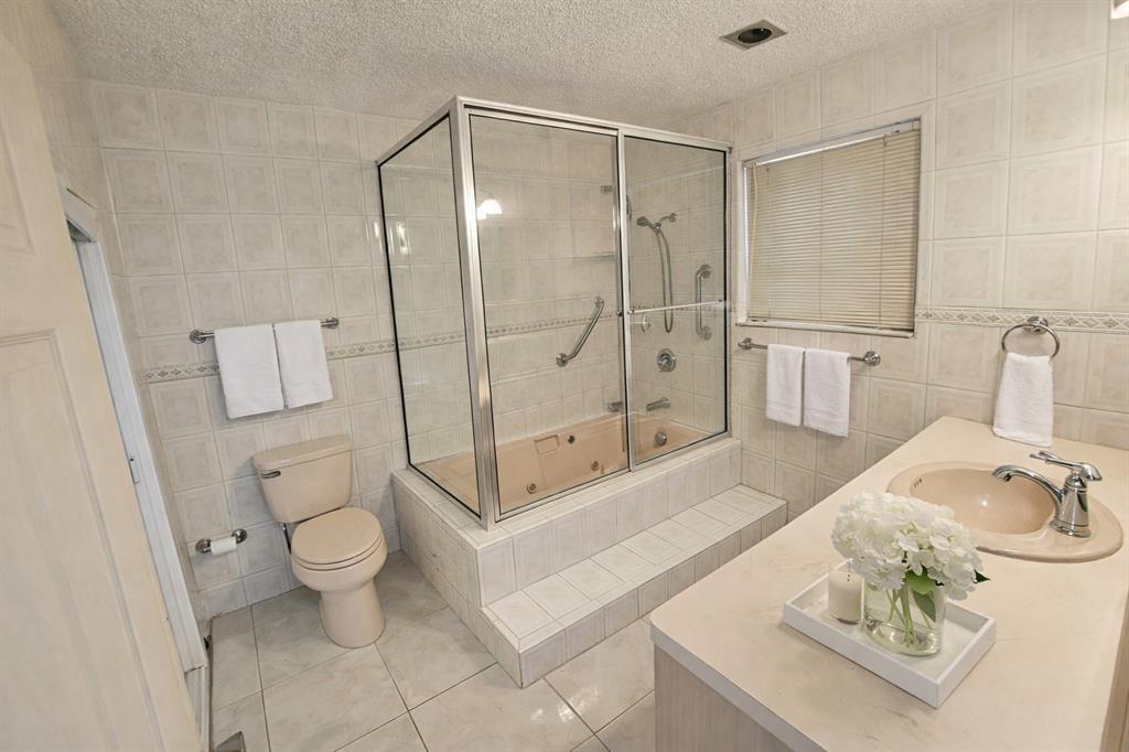 Building Photo - 3241 NW 40th St