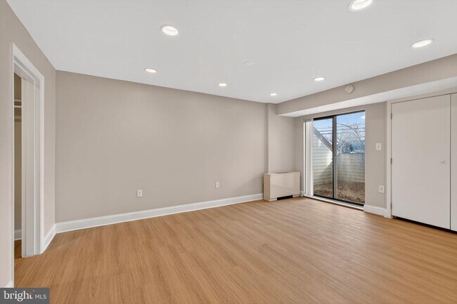 Building Photo - 10320 Westlake Dr