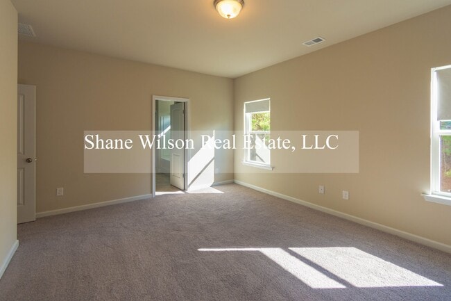 Building Photo - Spacious 3 BR / 2.5 home located near Vall...