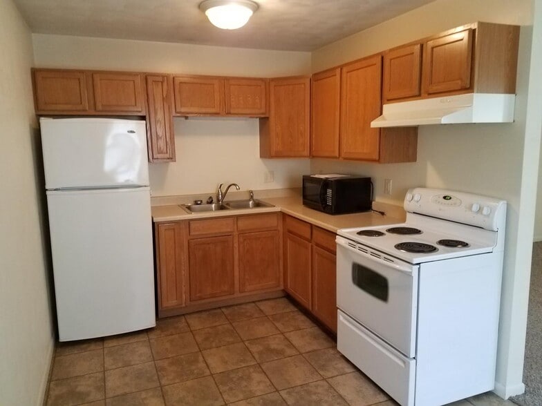 Kitchen view 1 - 775 Dilenbeck Dr