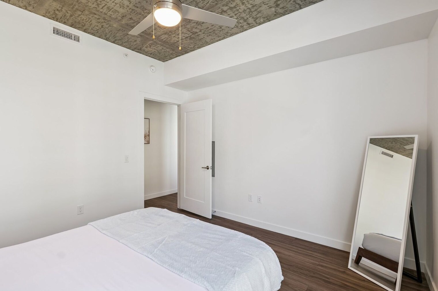 Building Photo - 222 E Jefferson St