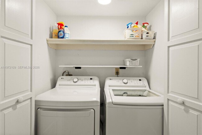 Building Photo - 9002 SW 62nd Terrace