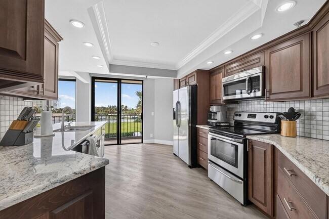Building Photo - 9650 S Ocean Dr