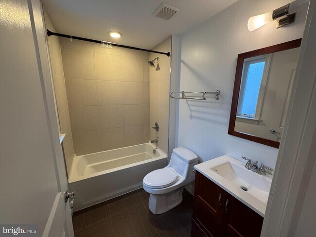 Building Photo - 1022 Fairmount Ave