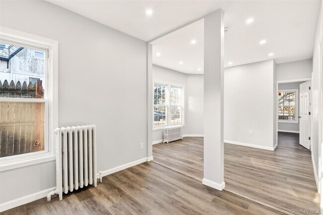 Building Photo - 21 Elysian Ave