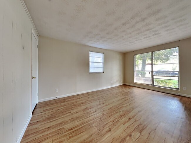 Building Photo - WESTSIDE HOME