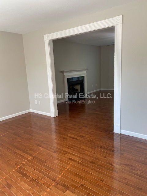 Building Photo - 2852 Fairway Dr