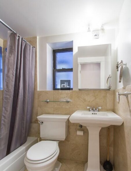 Building Photo - Mott Street