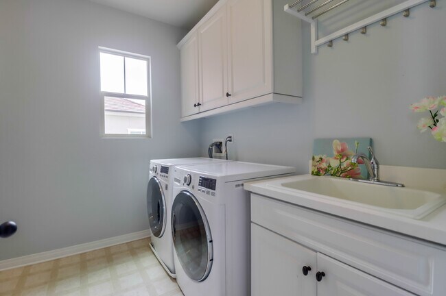 Building Photo - 3637 Alander Ct