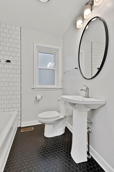 Building Photo - 1109 Cleveland St