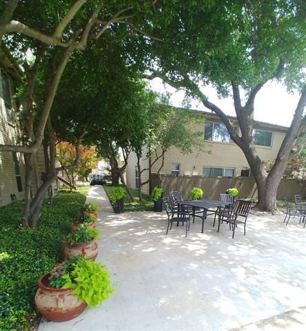 Building Photo - 10650 Steppington Dr