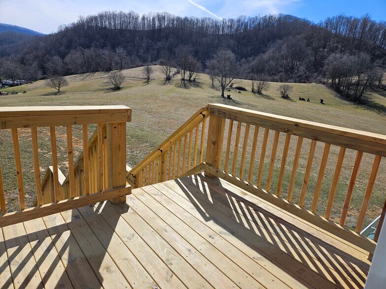 Rear Deck - 1008 Johnston Rd