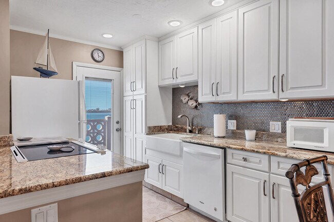 Building Photo - 761 John Ringling Blvd