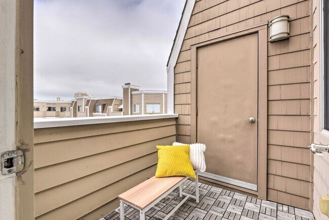 Building Photo - COMING SOON!!! BEAUTIFUL 1BD/1BA CONDO IN EMERYVILLE CA