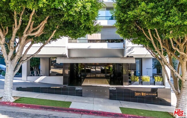 Building Photo - 1100 Alta Loma Rd