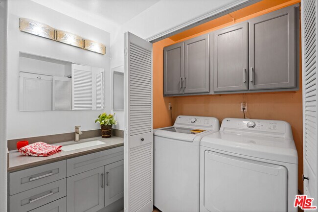 Building Photo - 100 S Alameda St