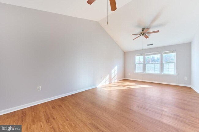 Building Photo - 685 Springhouse Square SE