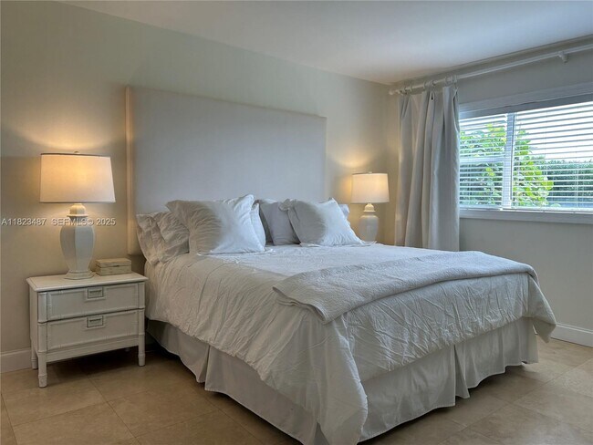 Building Photo - 5151 N Hwy A1A