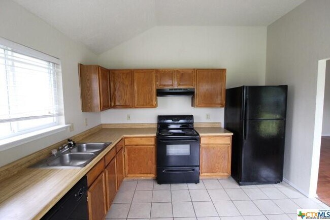 Building Photo - 2305 Woodlands Dr