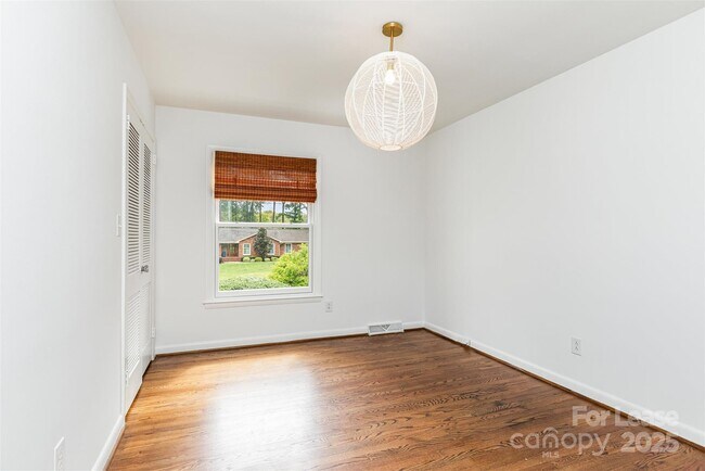 Building Photo - 6334 Fair Valley Dr