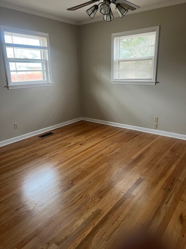 Building Photo - 5705 Creighton St